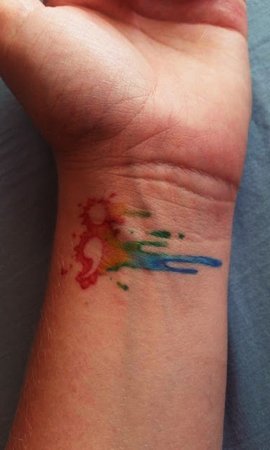 Tatuagens de ponto e virgula Tatuagens de ponto e virgula