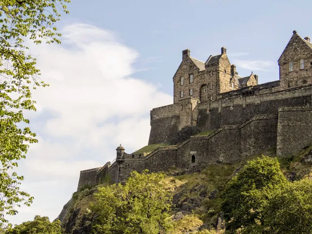 Experience summer in Edinburgh: visit Edinburgh Castle
