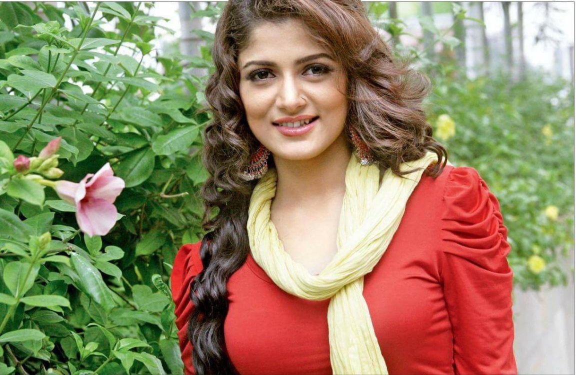 Srabanti Sexi Srabanti Chatterjee Hot Hd Photos Hot Cutey Smiley