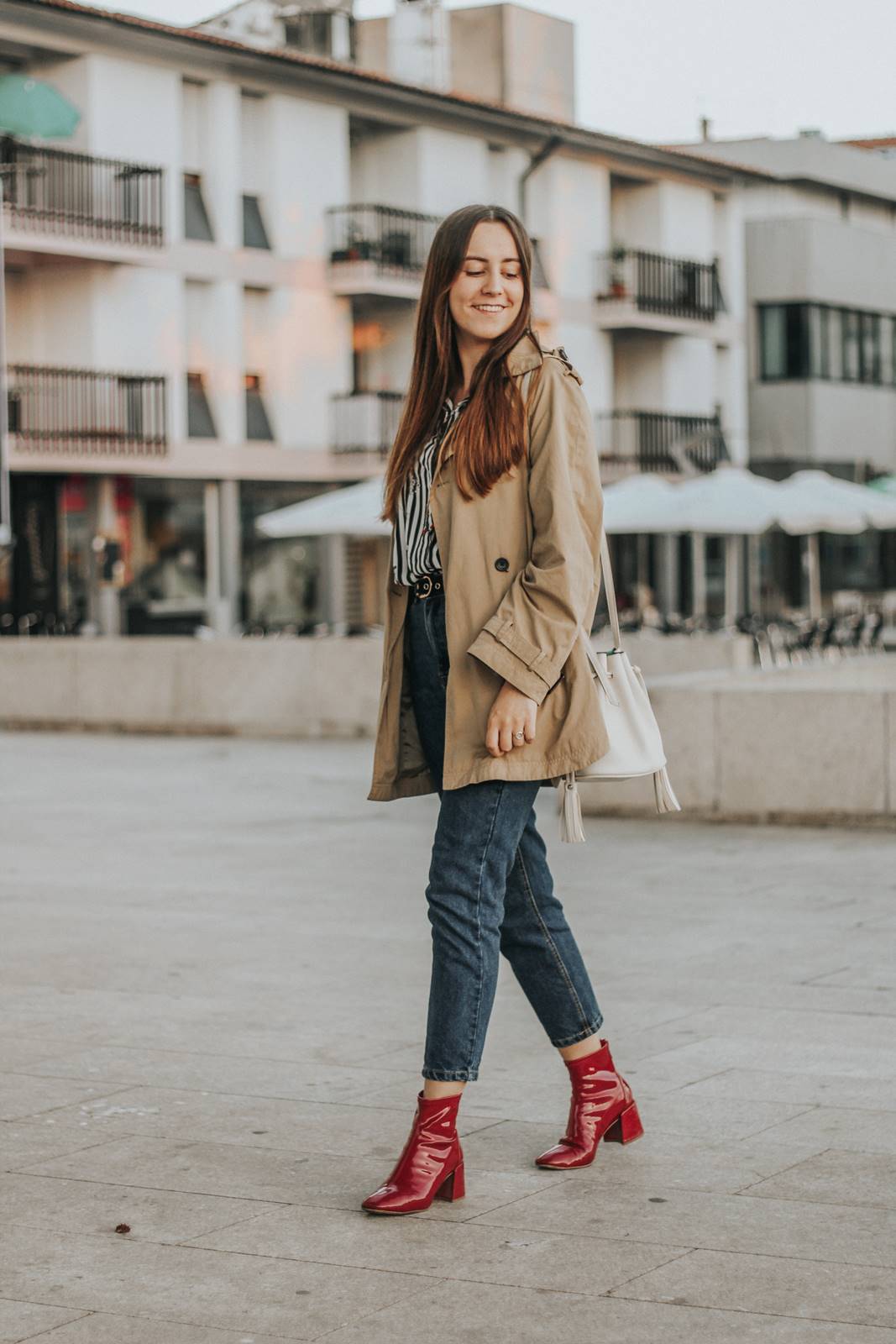outfit_mom_jeans_red_vinil_boots