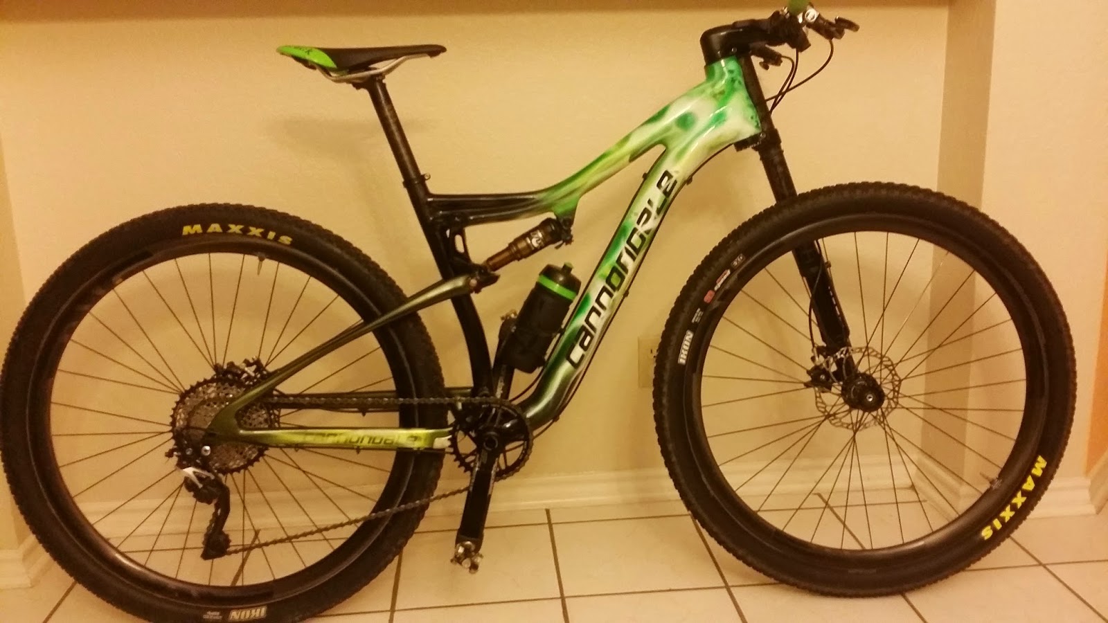 cannondale carbon fiber mountain bike
