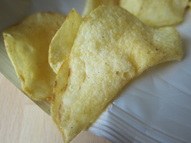 Review Lay's Cheesy Garlic Bread Potato Chips