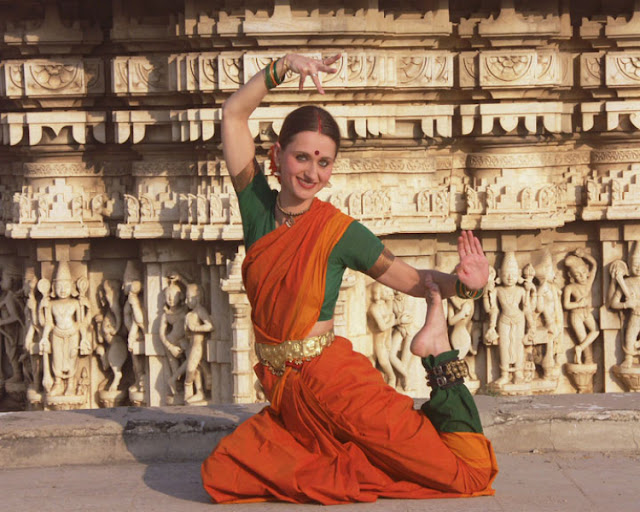 Rasabihari in front of an Udaipur monument