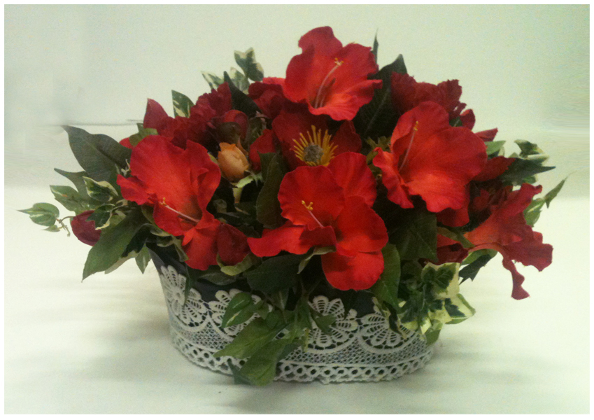 Florist in Rome Valentine's Day Blooming Oval Crochet Baskets