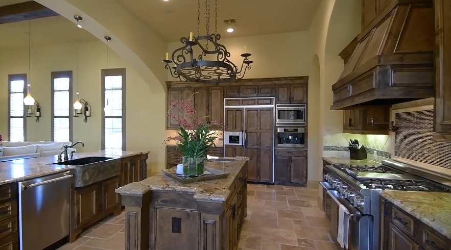 17 Photos vs. 11 Kings View, San Antonio, TX Luxury Home Interior Design Tour
