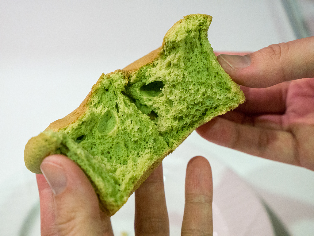 Purple bowl Green tea Hokkaido sponge cupcakes recipe