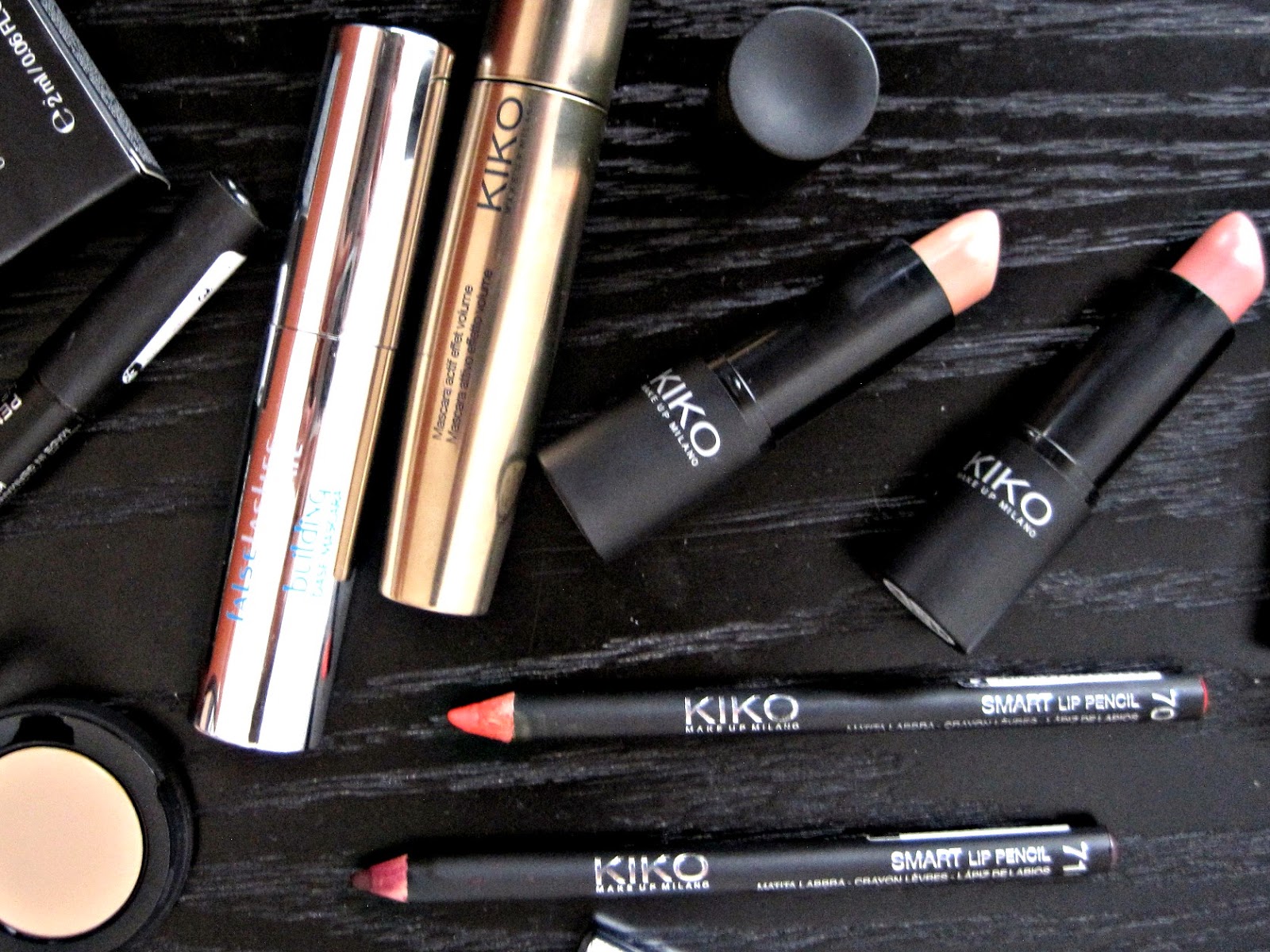 kiko smart lip pencil swatch lipstick 900 902 swatch mascara volumeyes full coverage concealer kiko