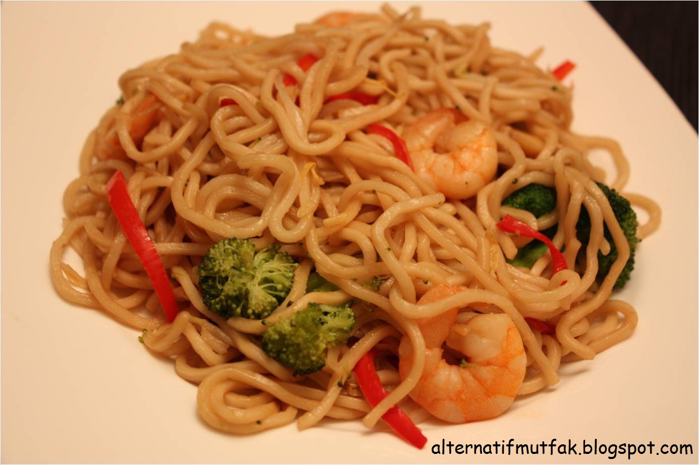 ÇİN NOODLE ÇORBASI ÇİN NOODLE ÇORBASI