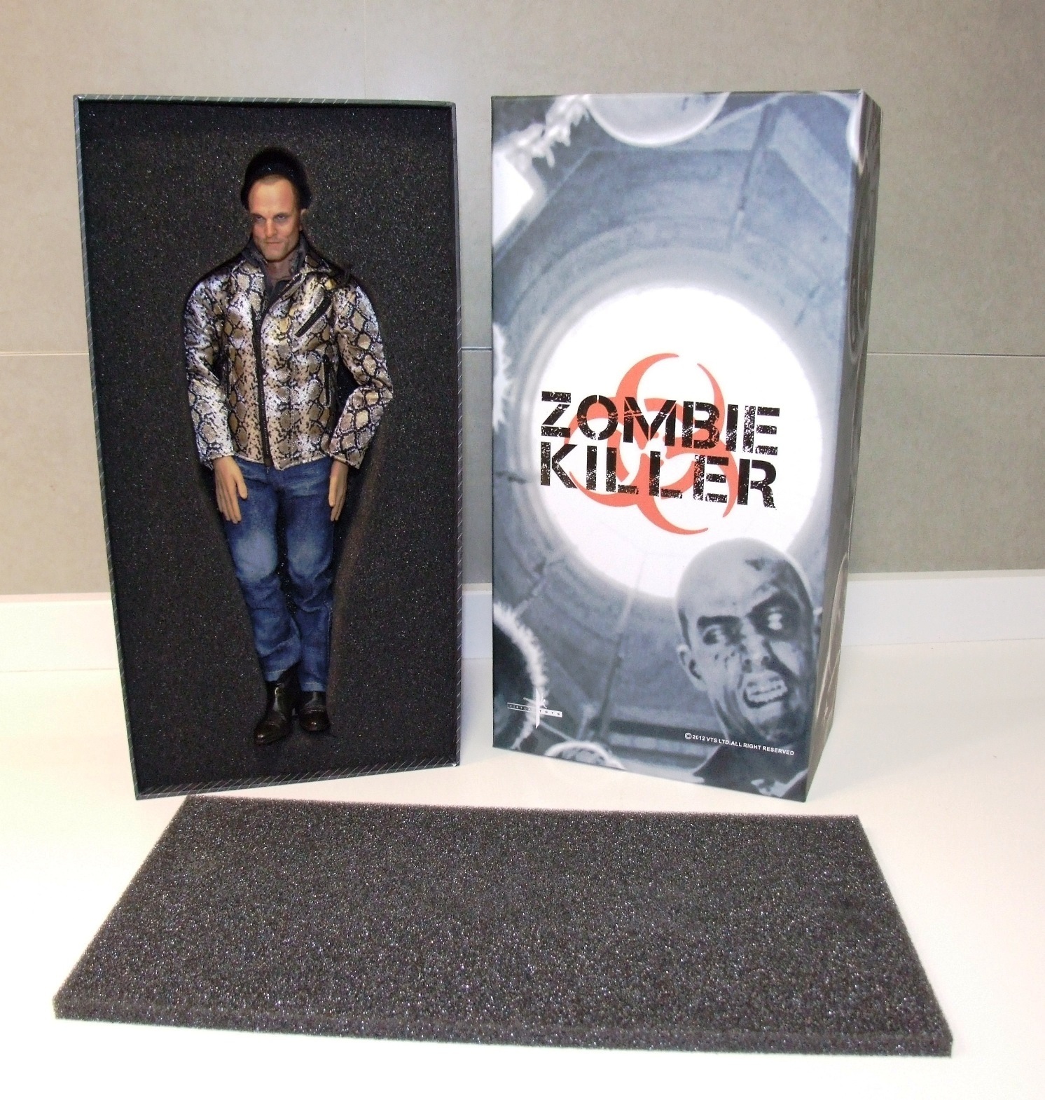 Small Characters Virtual Toys. Tallahassee de zombieland (Review)