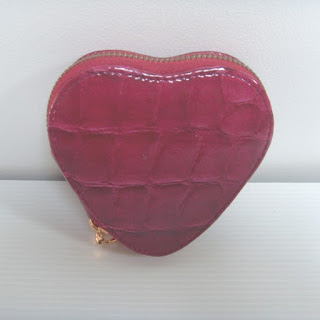 https://www.cetaellecetalui.com/trousse-de-manucure-coeur-rouge,fr,4,1701G-r.cfm