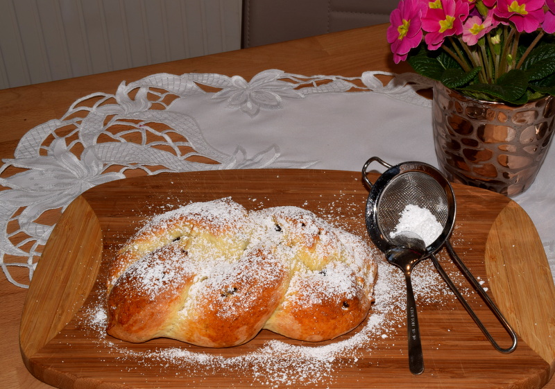 Simi´s Foodblog: Rosinenzopf ohne Hefe