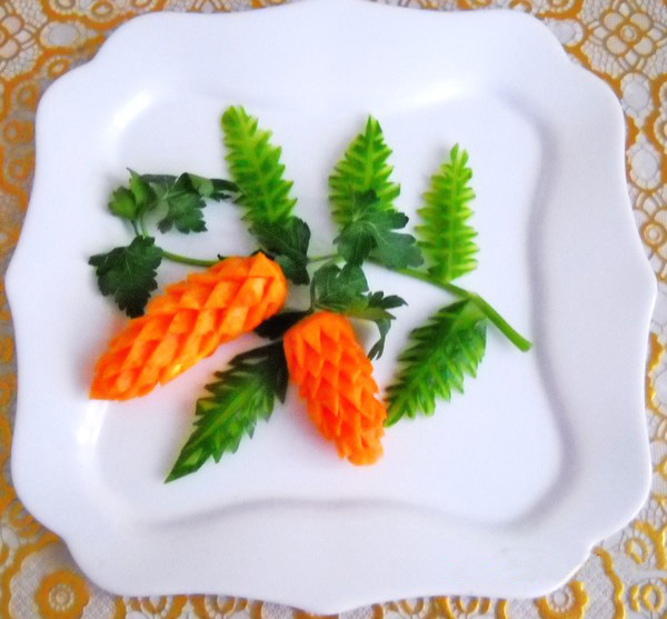украсить холодец морковкой.