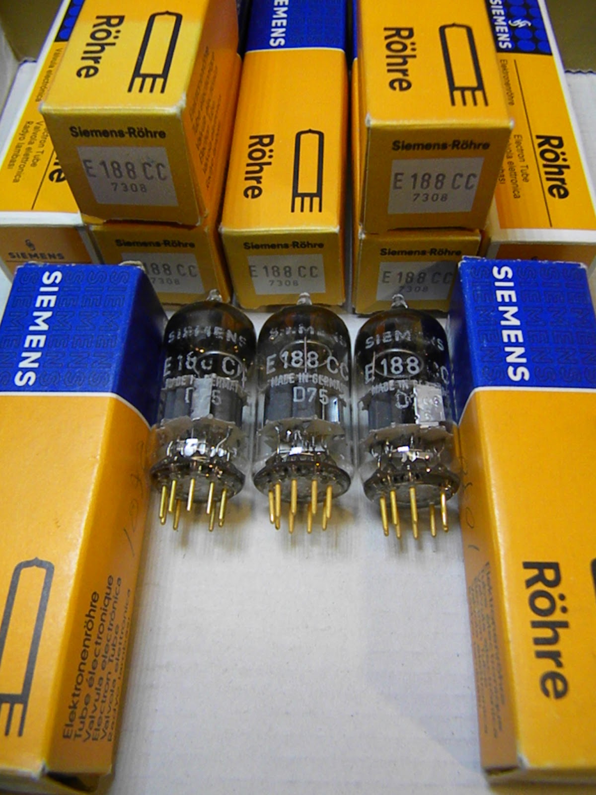 Coppia Siemens E188CC 7308 Gold Pins &ndash; NOS/NIB (E88CC 6DJ8 6922)