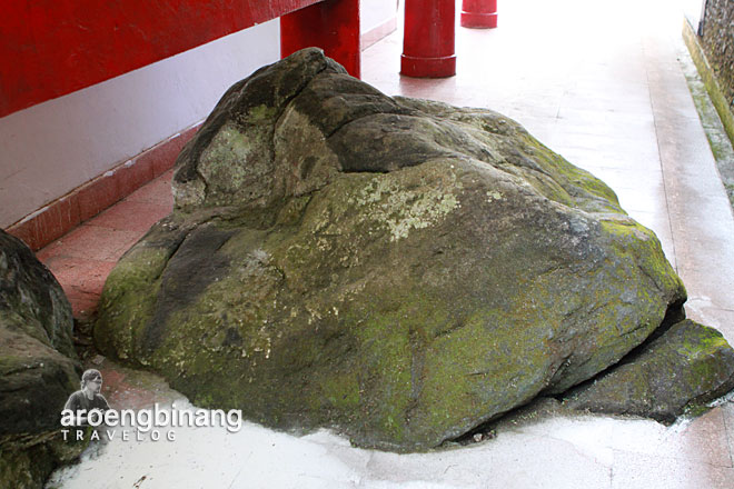 batu purba watu pinawetengan minahasa sulawesi utara