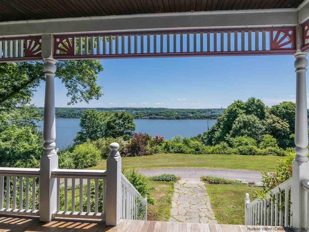 Sweet House Dreams 1892 Victorian in Milton, New York