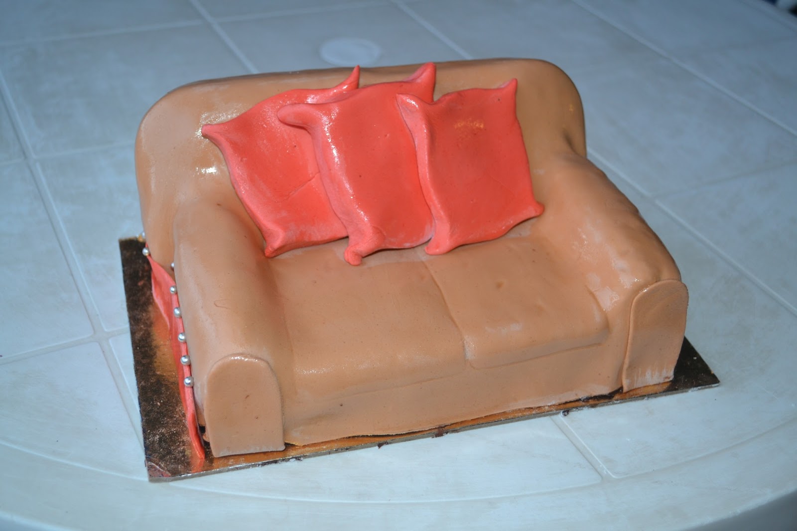 Deezert Couch Cake