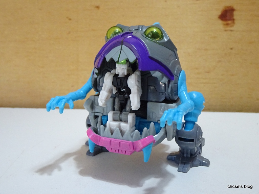 transformers generations titans return legends class gnaw