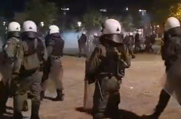 Μπήκε εισαγγελέας για τα που ΜΑΤ αποκαλούν τους διαδηλωτές Βούλγαρους – Βίντεο σοκ Μπήκε εισαγγελέας για τα που ΜΑΤ αποκαλούν τους διαδηλωτές Βούλγαρους – Βίντεο σοκ