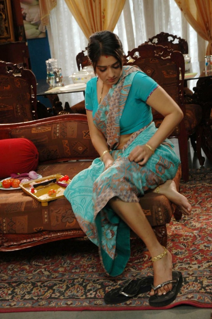 Unseen Tamil Actress Images Pics Hot Apartment Movie Nikita Thukral Hot In Saree