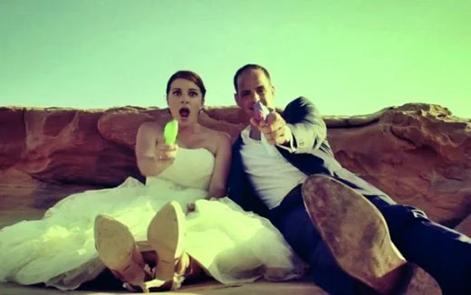 Δείτε το βίντεο της νύφης και του γαμπρού που κάνει θραύση στα social media!