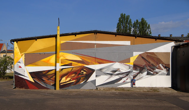 Bartek “Pener” Świątecki just sent us some images from his latest piece entitled "Shockwave" which was just completed on the streets of Olsztyn in Poland.