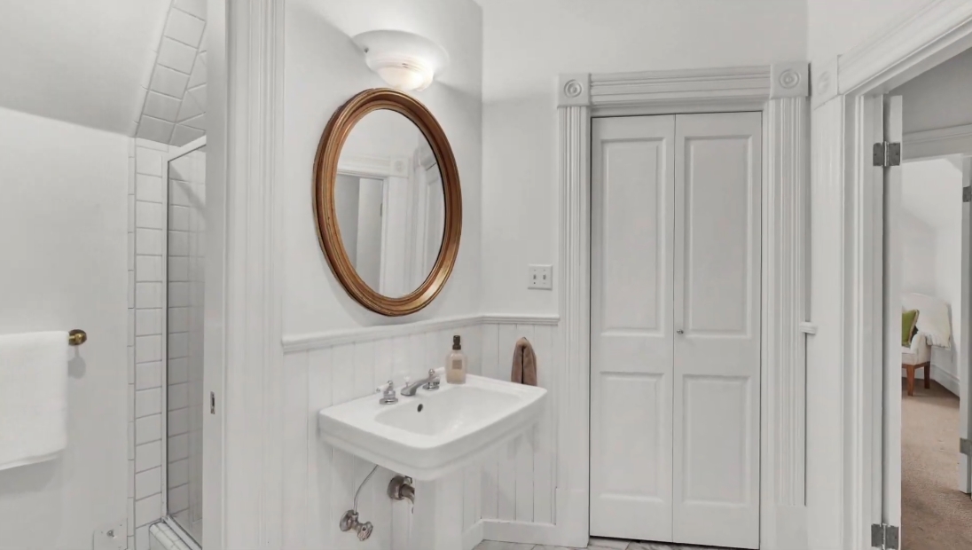 18 Photos vs. 415 Coombs St, Napa, CA Interior Design Home Tour