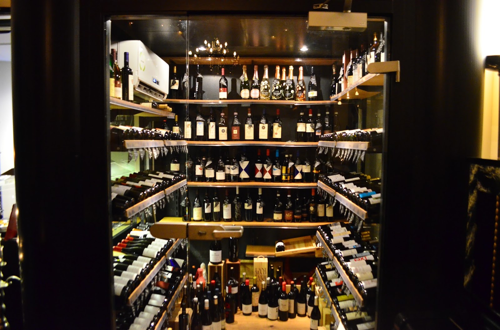 Hedofoodia WineArt VinothekLounge, Interlaken