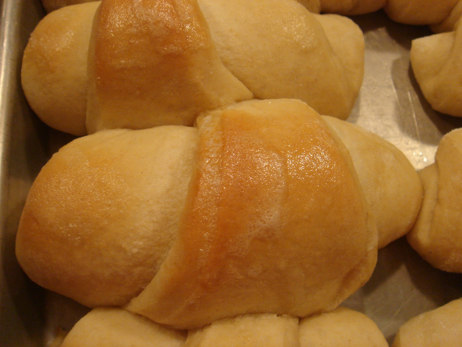 Whatcha Cookin? Delicious Buttery Dinner Rolls