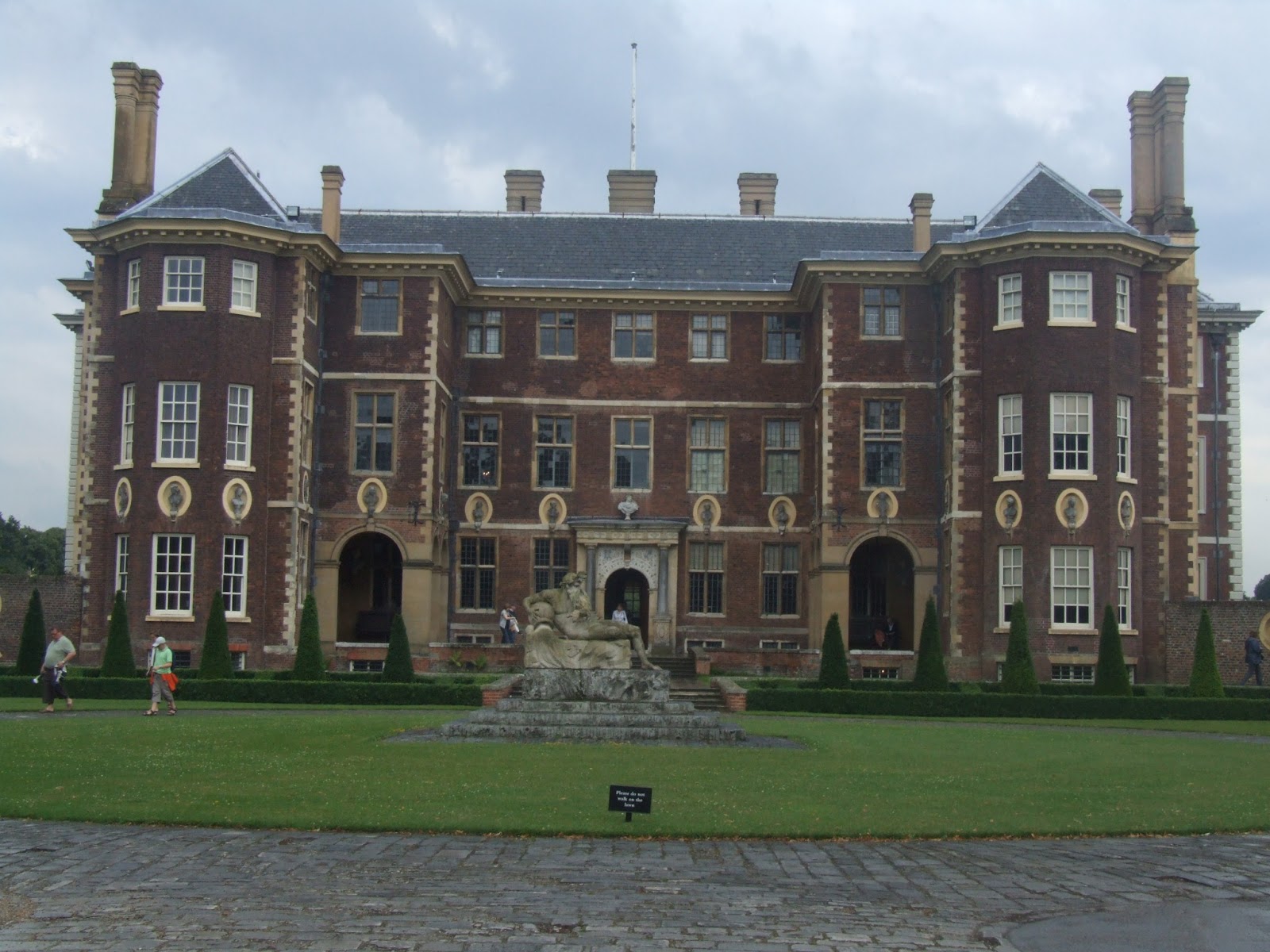 London Calling MARBLE HILL HOUSE TWICKENHAM,RICHMOND AND ITS ENVIRONS