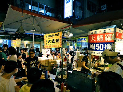 Raohe Night Market Crowd Taipei 