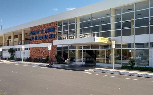 Resultado de imagem para aeroporto de parna