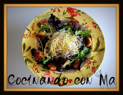 http://cocinandoconma.blogspot.com.es/2010/06/ensalada-tibia-con-platanos.html
