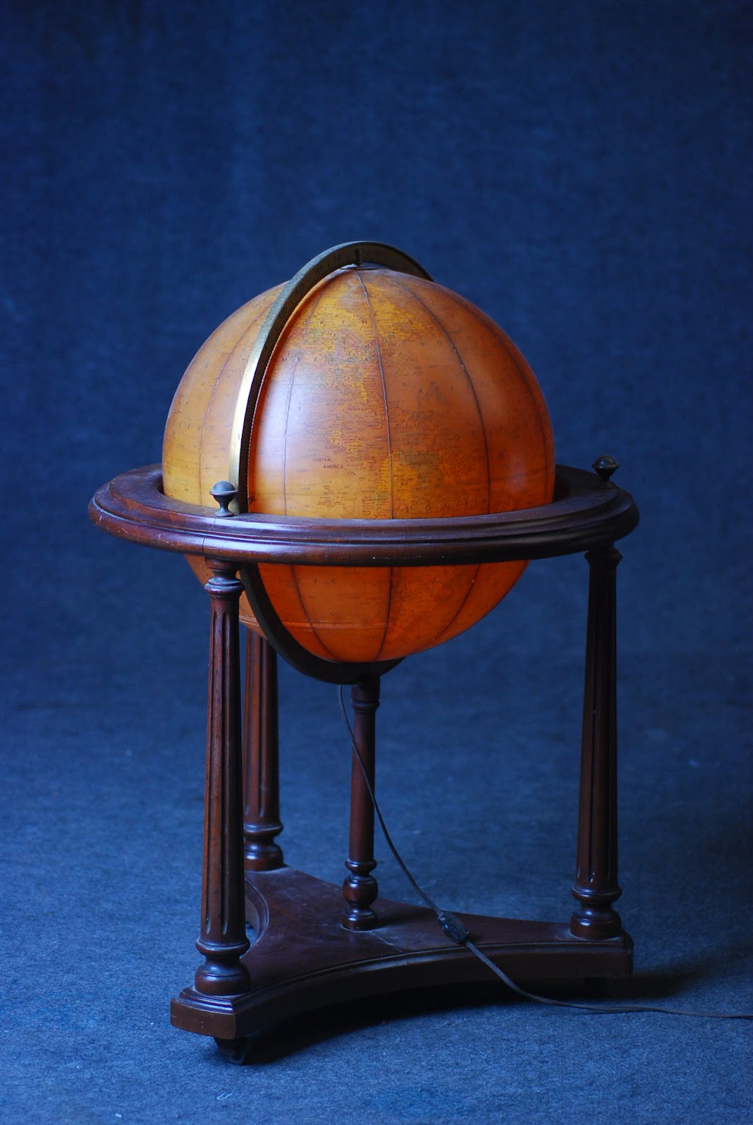 Antiquário Valentina Antiguidades e Móveis Antigos. Compra e Venda de