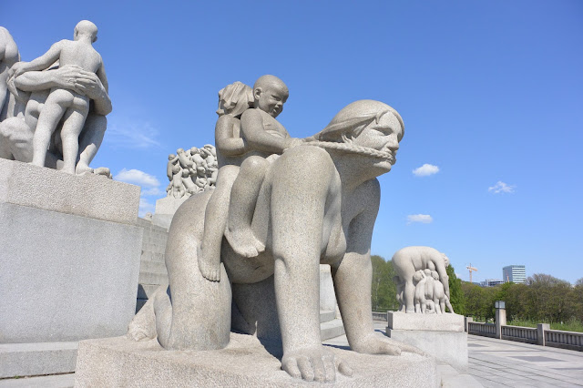 Norvège Oslo Gustav Vigeland ; statues illustrant les relations humaines Oslo parc Frogner Gustav Vigeland ; statues illustrant les relations humaines
