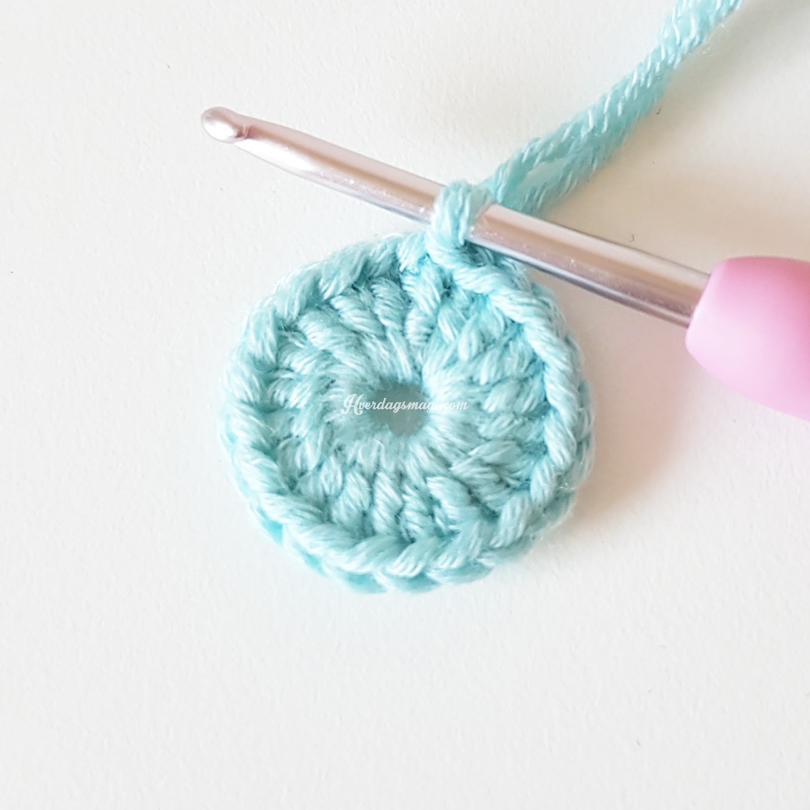 HVERDAGSMAGI How to crochet vintage coasters, step by step