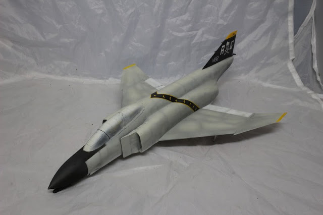 Montage pas à pas du F-4B Phantom II d'eduard au 1/48. F-4B Phantom II,Eduard 1/48, La réalisation de la décoration.