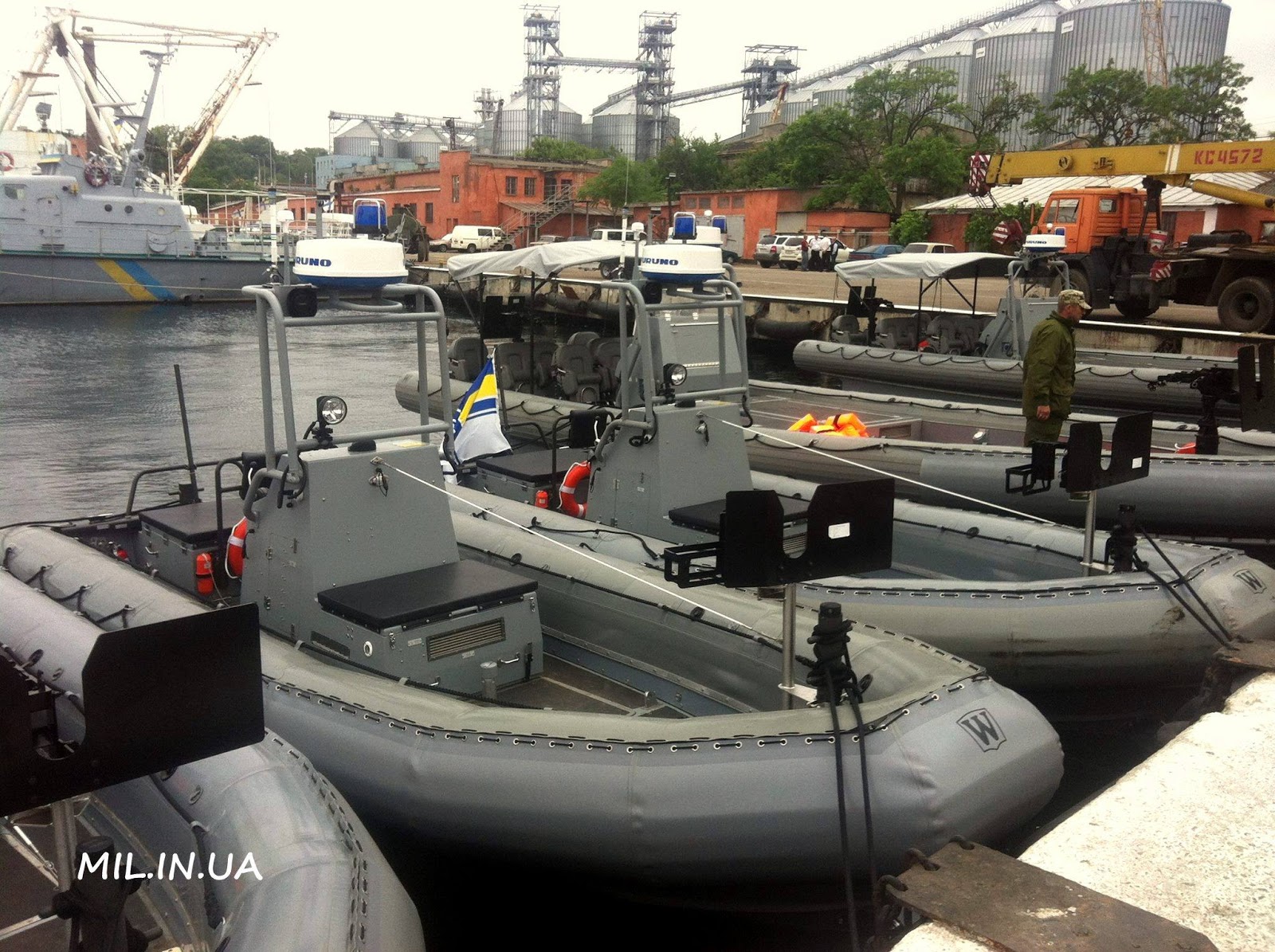 ВМС отримали від США швидкісні катери Willard Sea Force 730 та Sea Force 11M