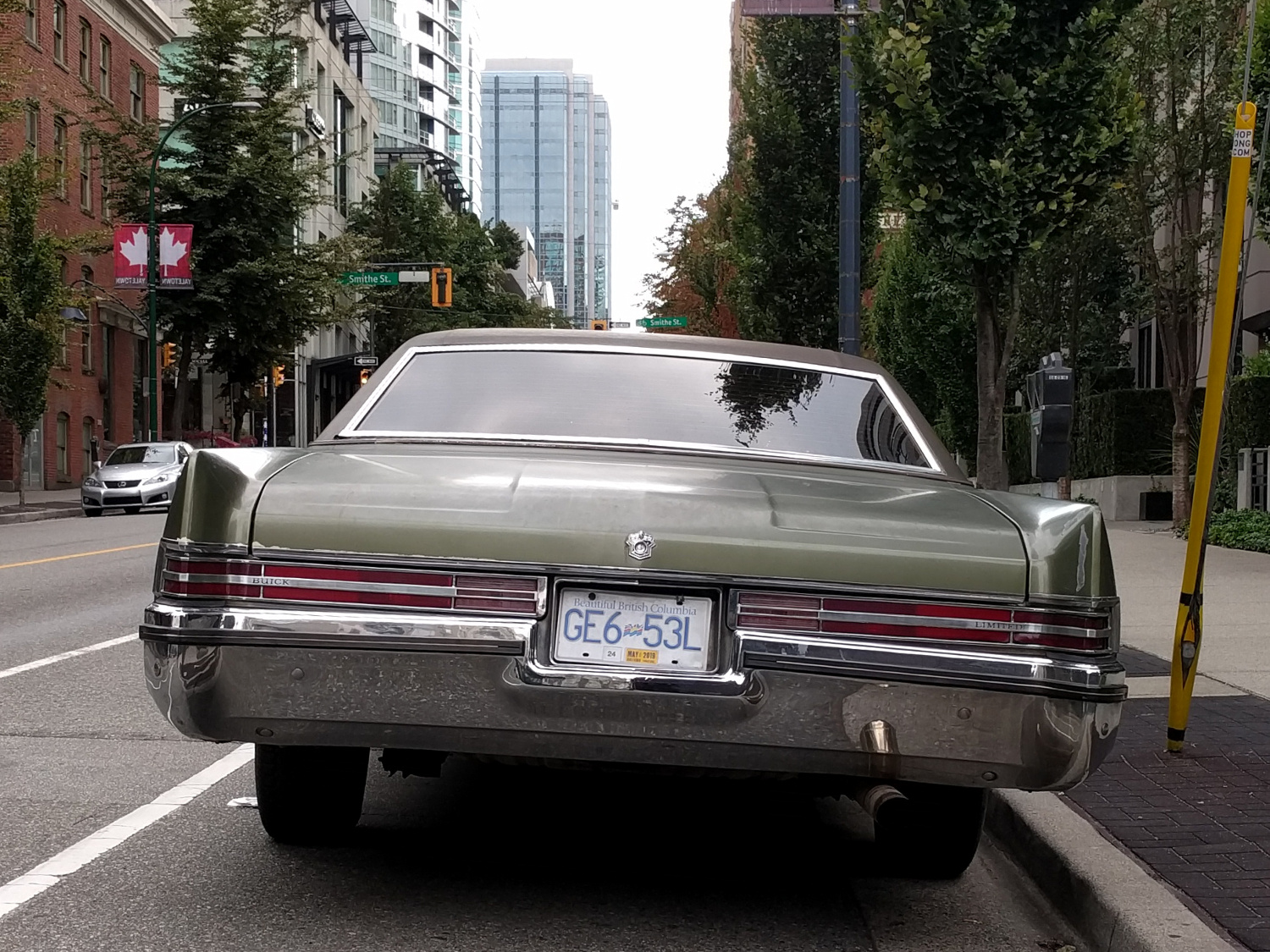 Old Parked Cars Vancouver: 1972 Buick Electra Limited