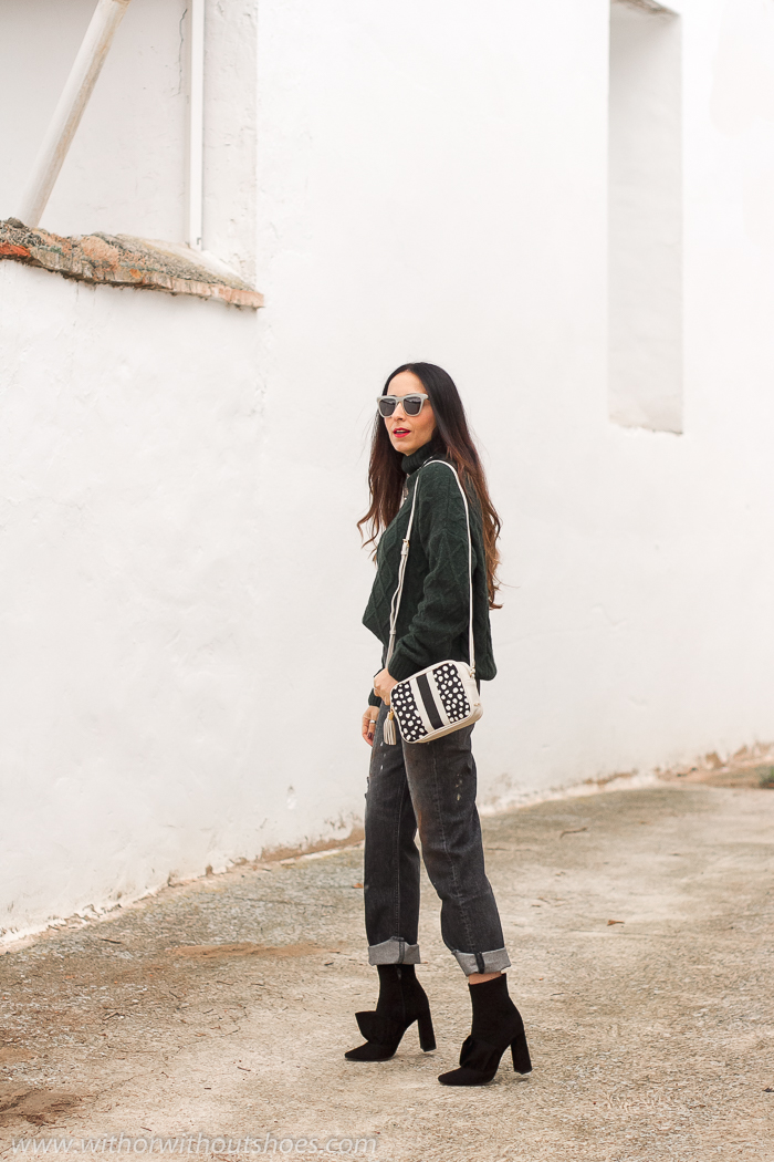 Influencer blogger valencia con look streetstyle estilo idea como combinar jeans vaqueros negros grises manchas pintura