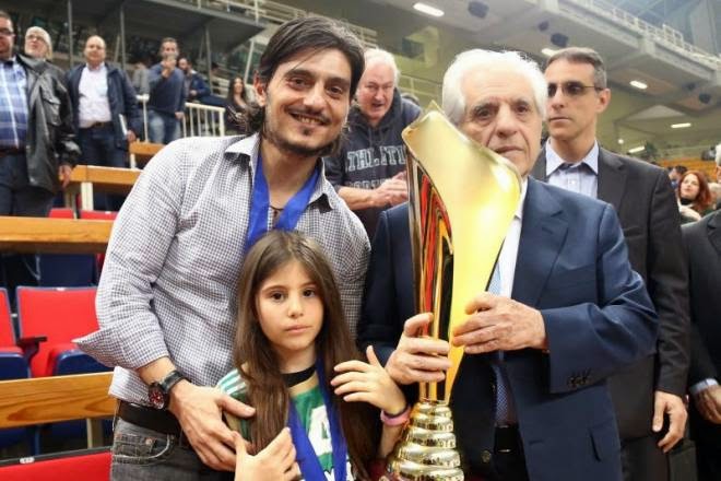 Φέρνει δύο "πενταδάτους"!