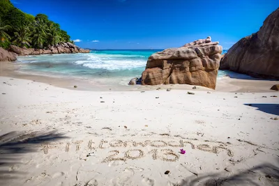 Seychellen - Flitterwochen 2013 in den Sand der Anse Patates geschrieben