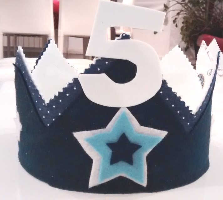 corona cumpleaños personalizada