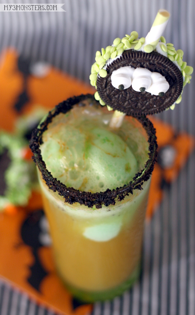 #SpookySnacks for Halloween: Fanta Floats and OREO Straws at /