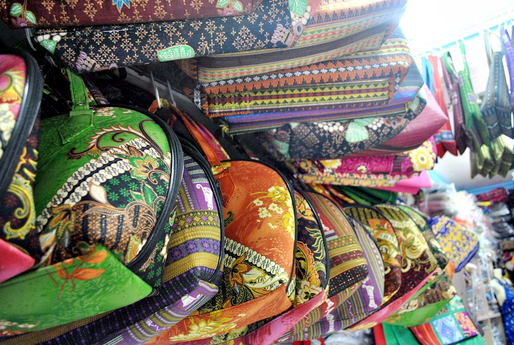 Mga Lakwacherang Doktora The Davao Experience Pasalubong Shopping at