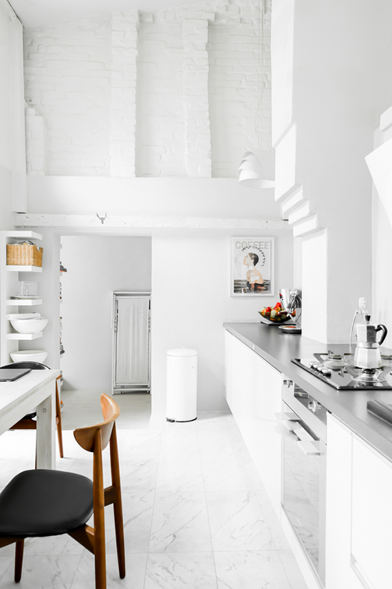 Contemporary eclectic loft kitchen. Photo by Carolina Bak