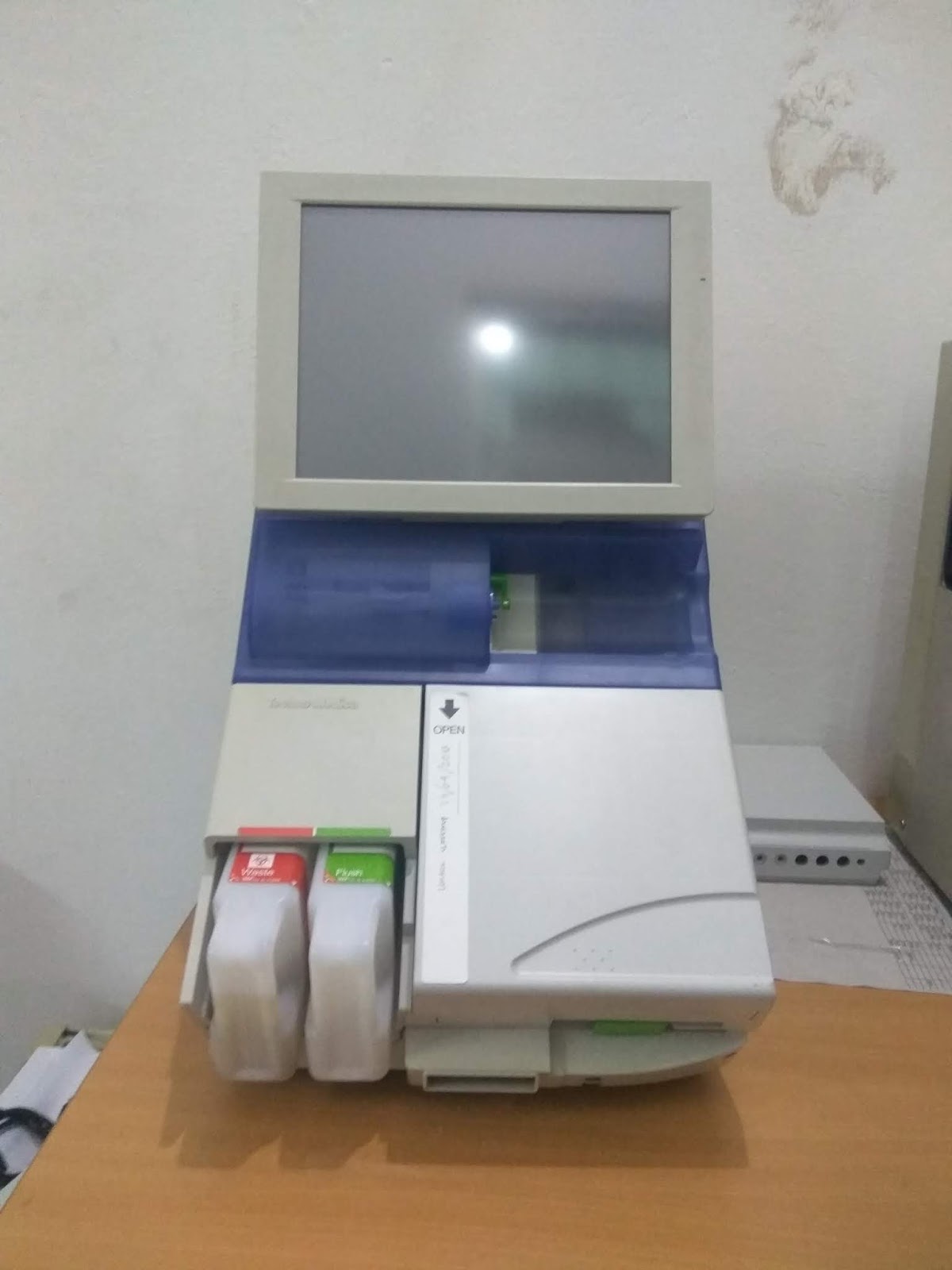 BLOOD GAS AND ELECTROLYTE ANALYZER Elektromedik Partners