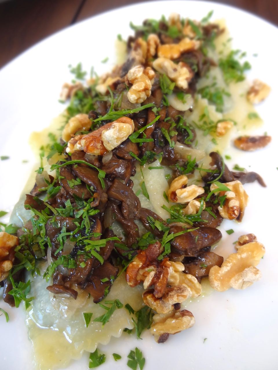 Scrumpdillyicious Spinach & Ricotta Ravioli with Sautéed Mushrooms