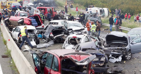 ΗΠΑ: Καραμπόλα 30 οχημάτων - 2 νεκροί και 44 τραυματίες (βίντεο) ΗΠΑ: Καραμπόλα 30 οχημάτων - 2 νεκροί και 44 τραυματίες (βίντεο)