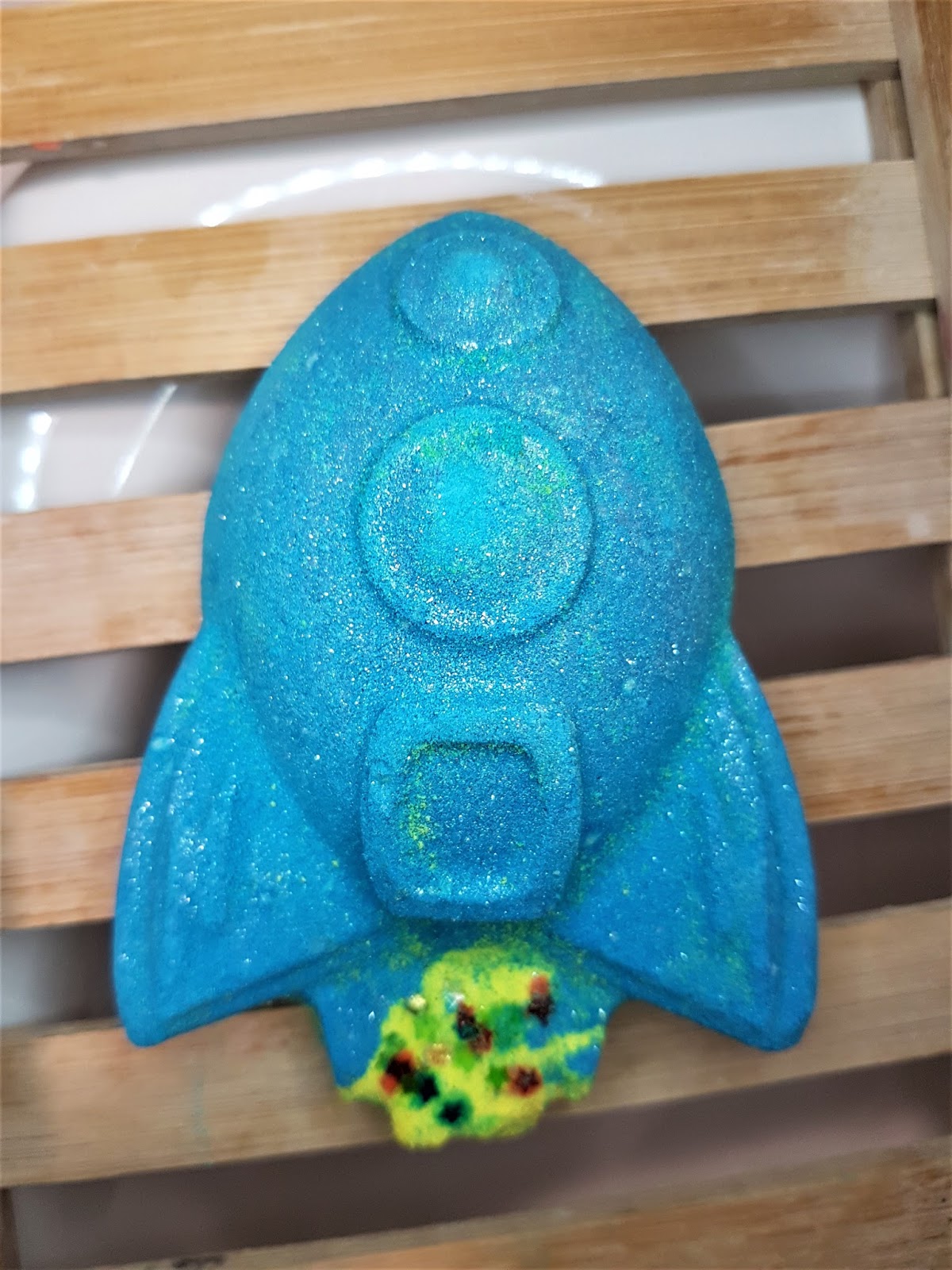 Rocket Science Bath Bomb Fly me to the Moon The Lush Box