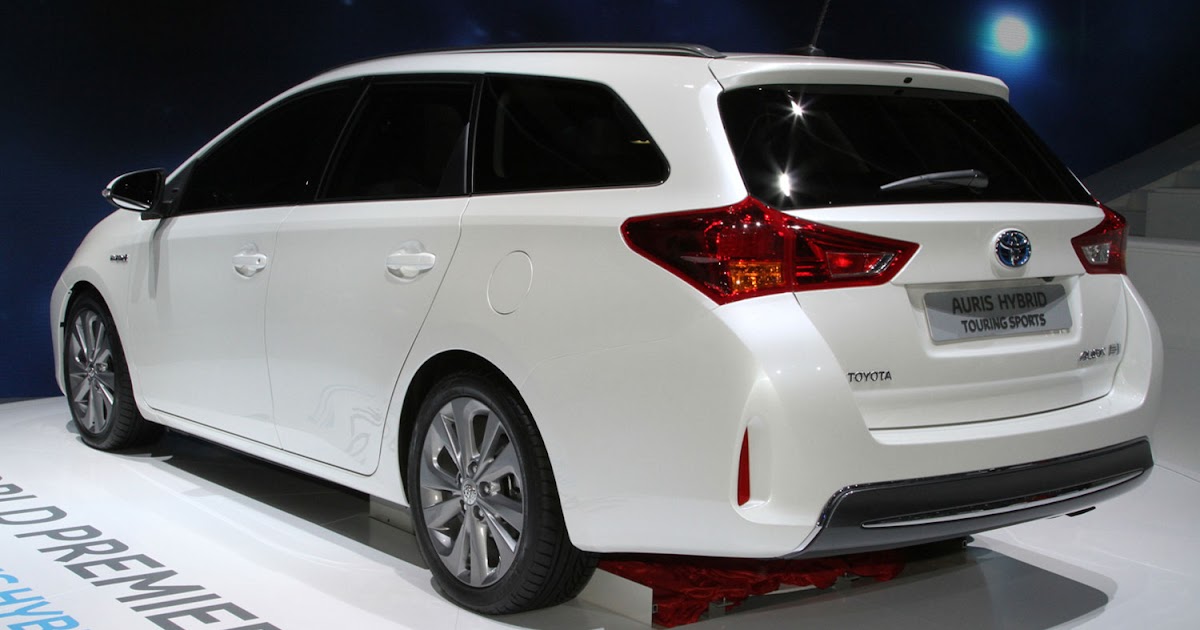 Toyota Auris 2010 гибрид